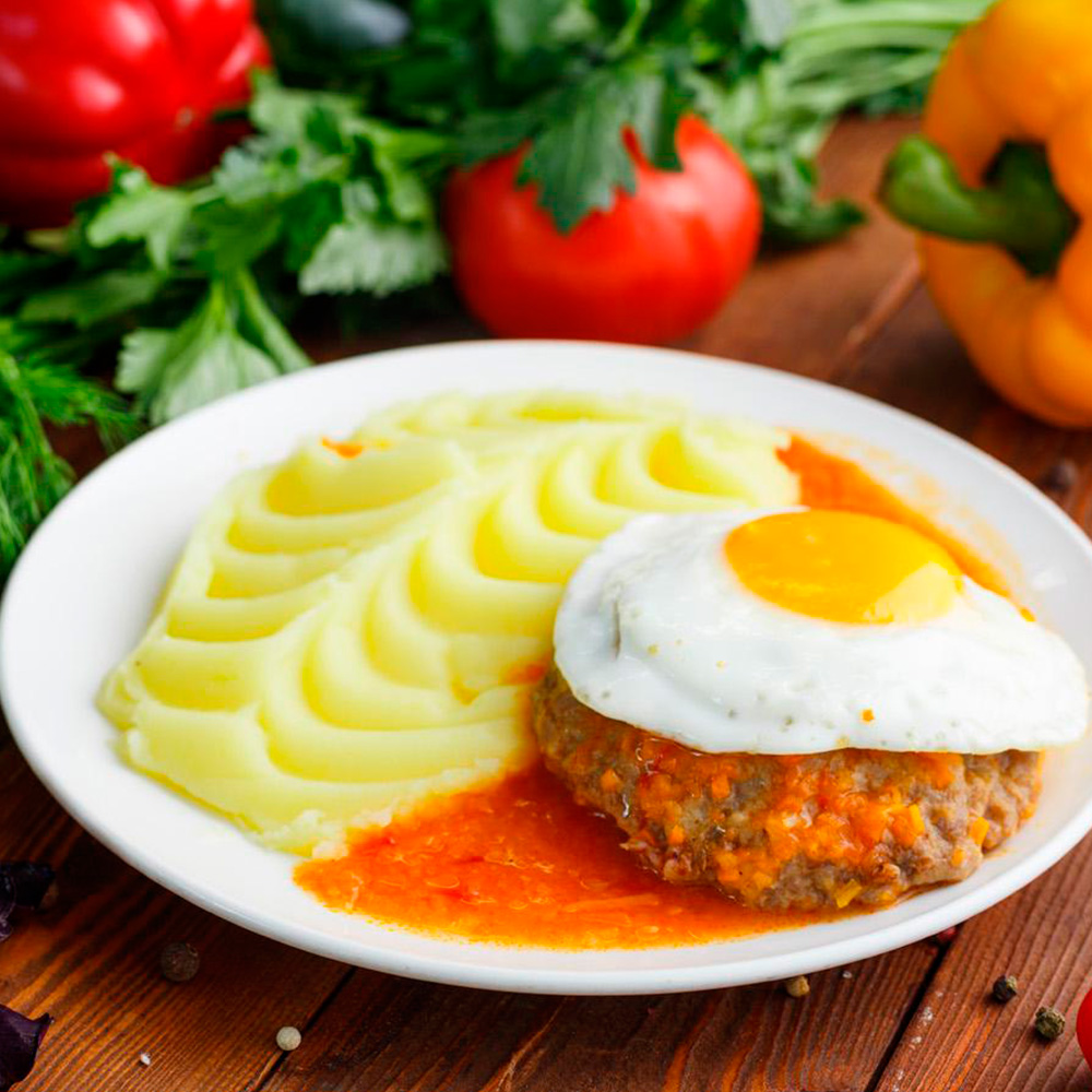 Бифштекс с яйцом и пюре Бифштекс с яйцом и пюре